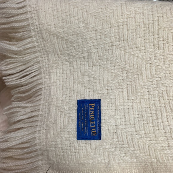 Pendleton Wool Throw - Picture 3 of 4